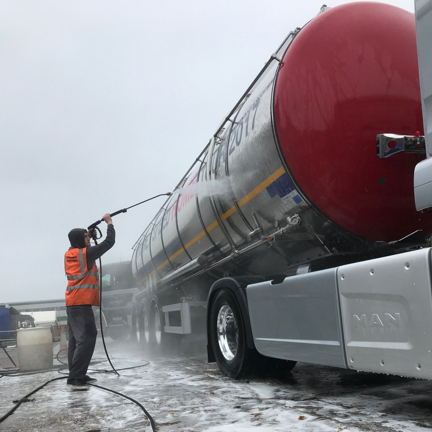 Tanker trailer cleaning Northampton